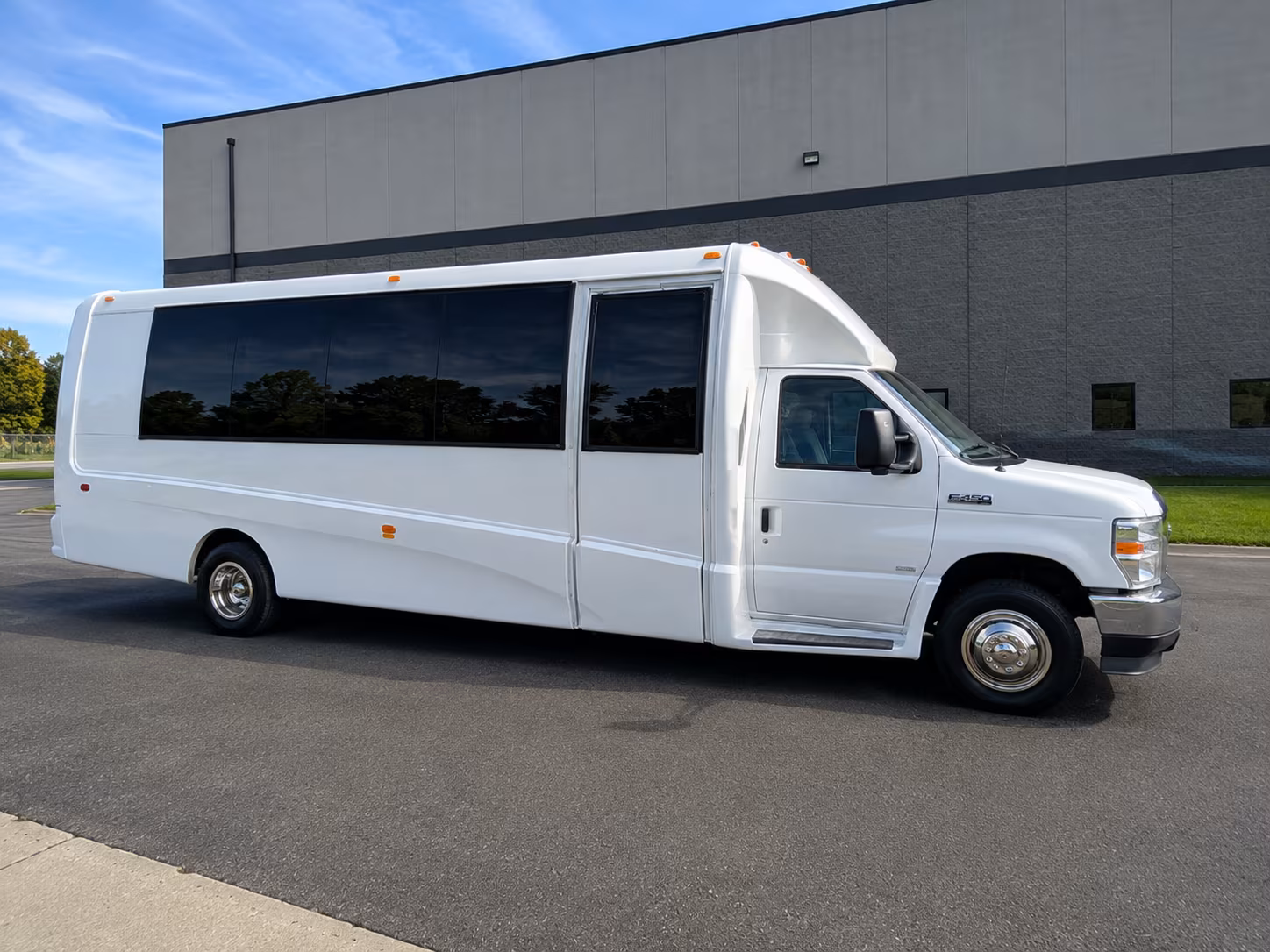 corporate airport transfer buses to mcallen miller international airport