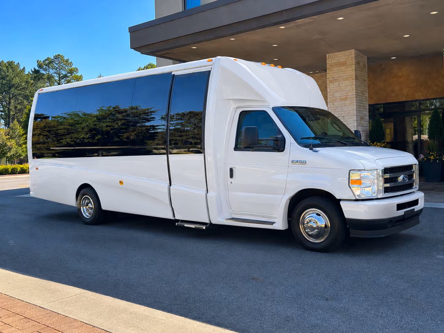employee shuttle buses for companies and campuses in edinburg